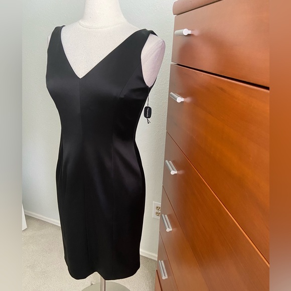 NWT Tahari Black Satin-like Cocktail Dress Size 8 Sleeveless Sheath - Picture 3 of 12